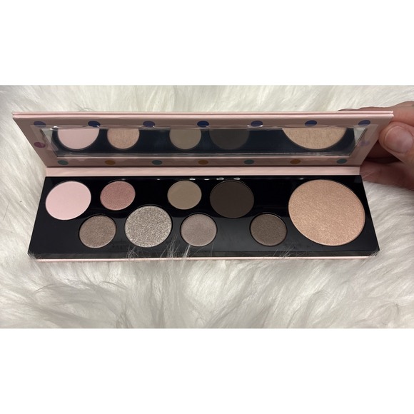 MAC‎ Prissy Princess Eyeshadow Palette 8 Shades + Highlighter Special Package